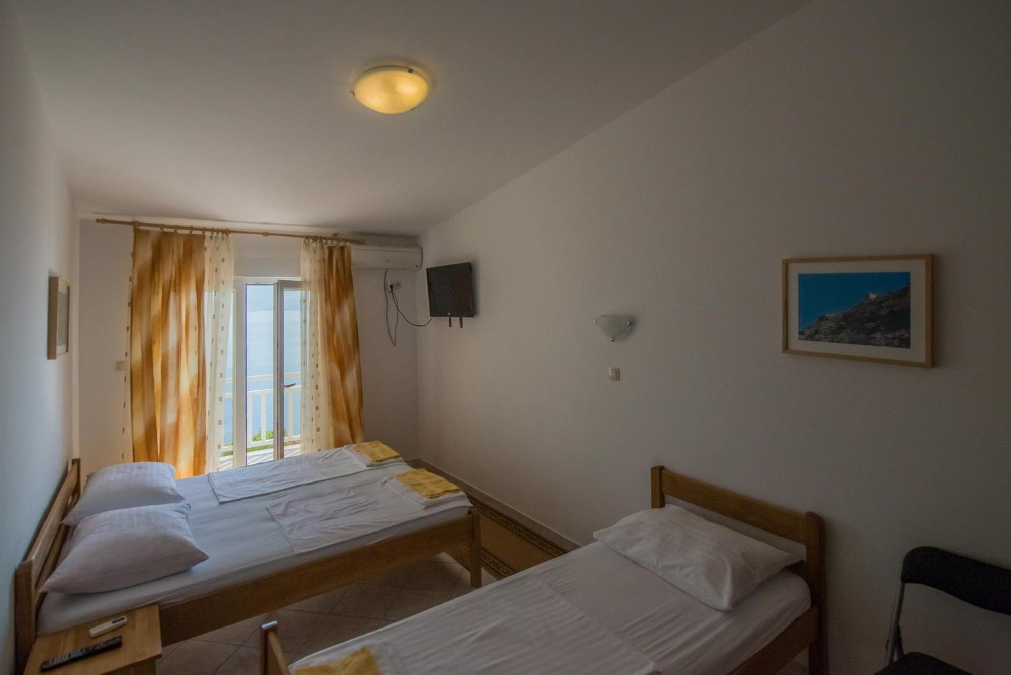 Bed And Breakfast Pero 3 Min Walk To The Beach Lokva Rogoznica Esterno foto