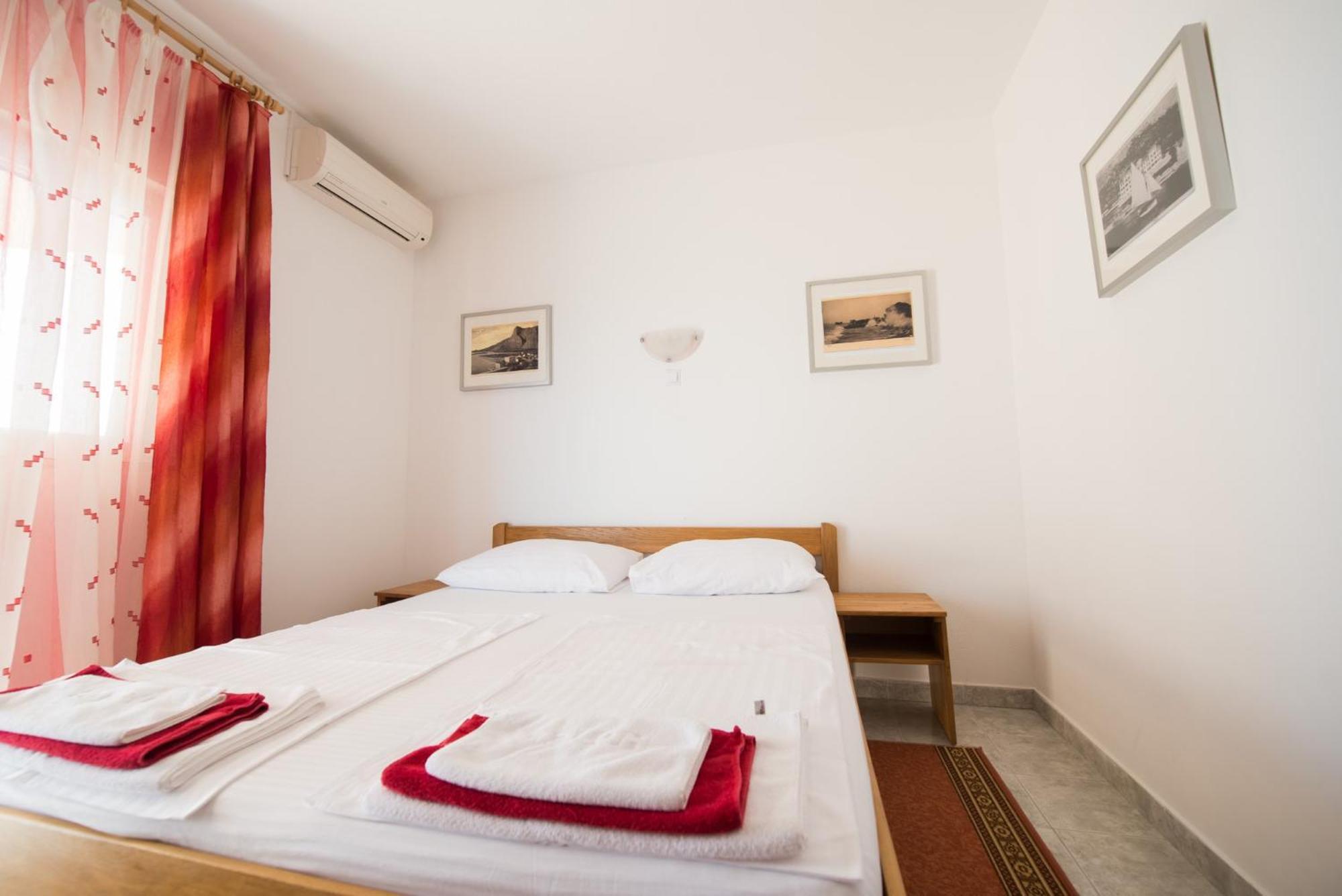 Bed And Breakfast Pero 3 Min Walk To The Beach Lokva Rogoznica Esterno foto
