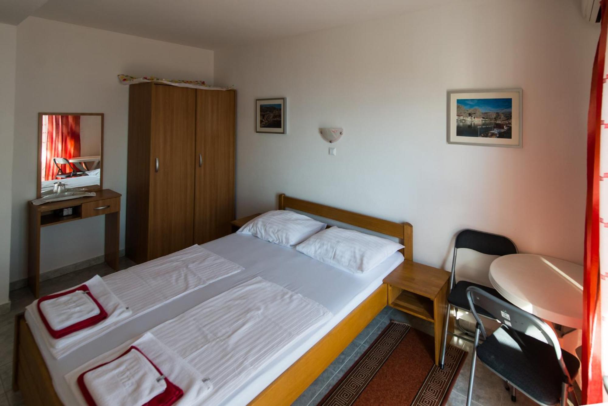 Bed And Breakfast Pero 3 Min Walk To The Beach Lokva Rogoznica Esterno foto