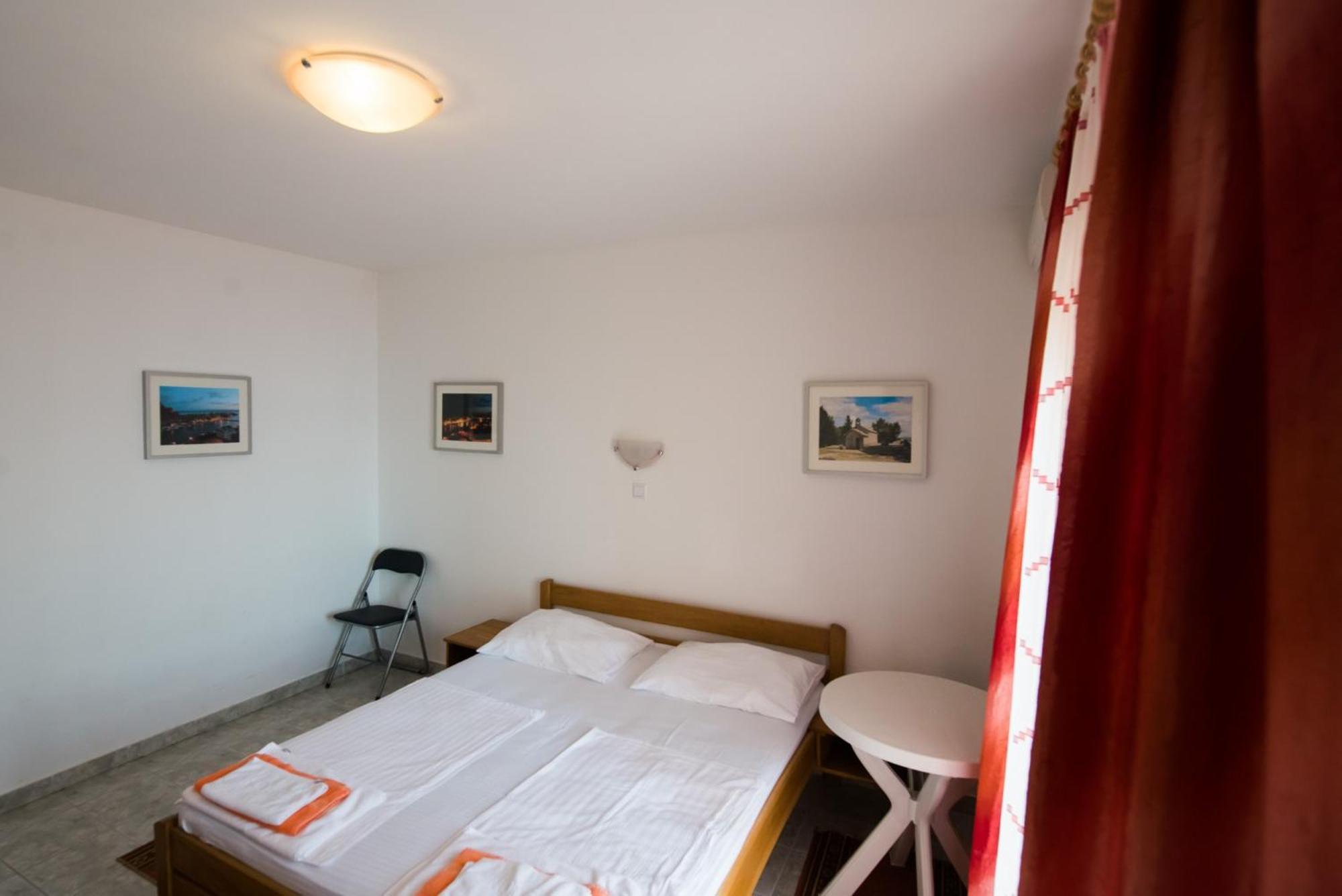 Bed And Breakfast Pero 3 Min Walk To The Beach Lokva Rogoznica Esterno foto